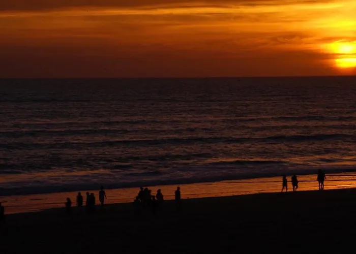 Victoria Beach Sunset Lounge