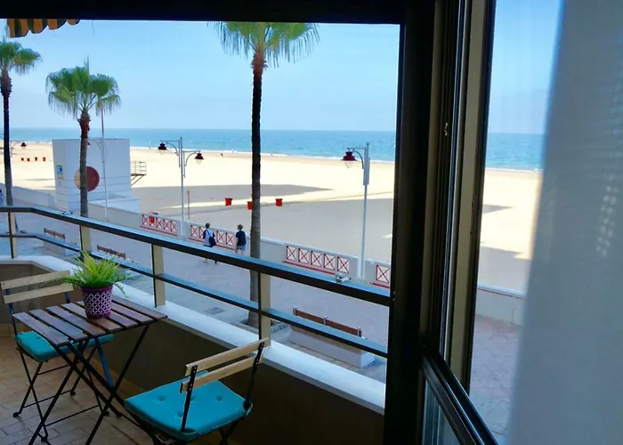 Victoria Beach Sunset Lounge